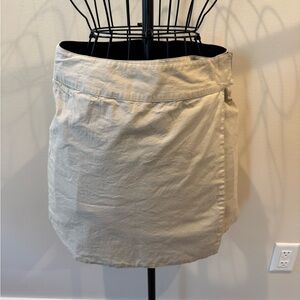 Reversible Black Tan Woman’s Sz Medium Short Skirt With Mini Pocket